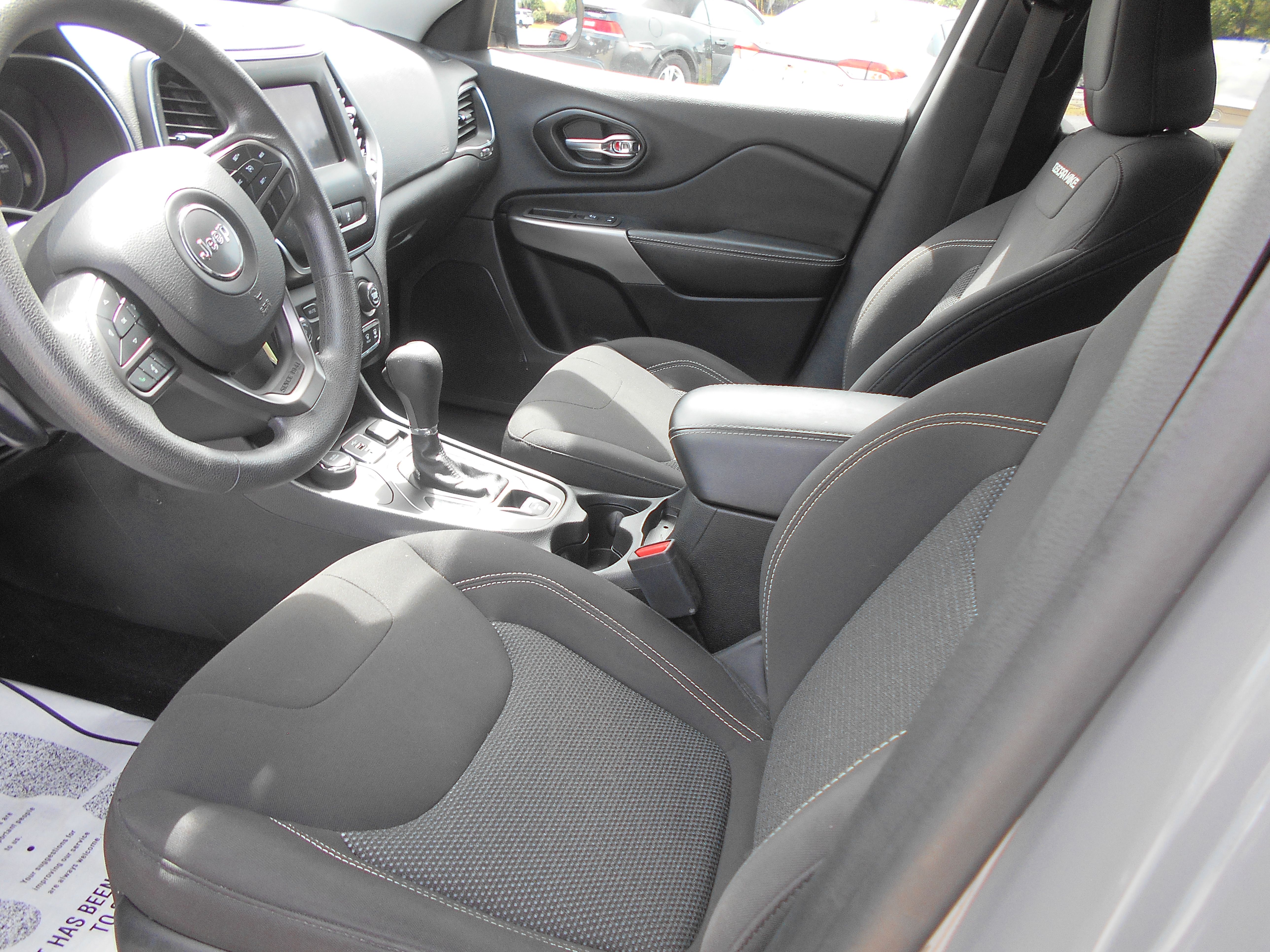 Used 2021 Jeep Cherokee 4WD Latitude image 9