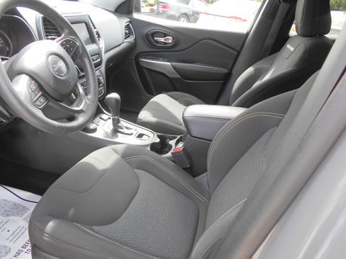 Used 2021 Jeep Cherokee 4WD Latitude image 9