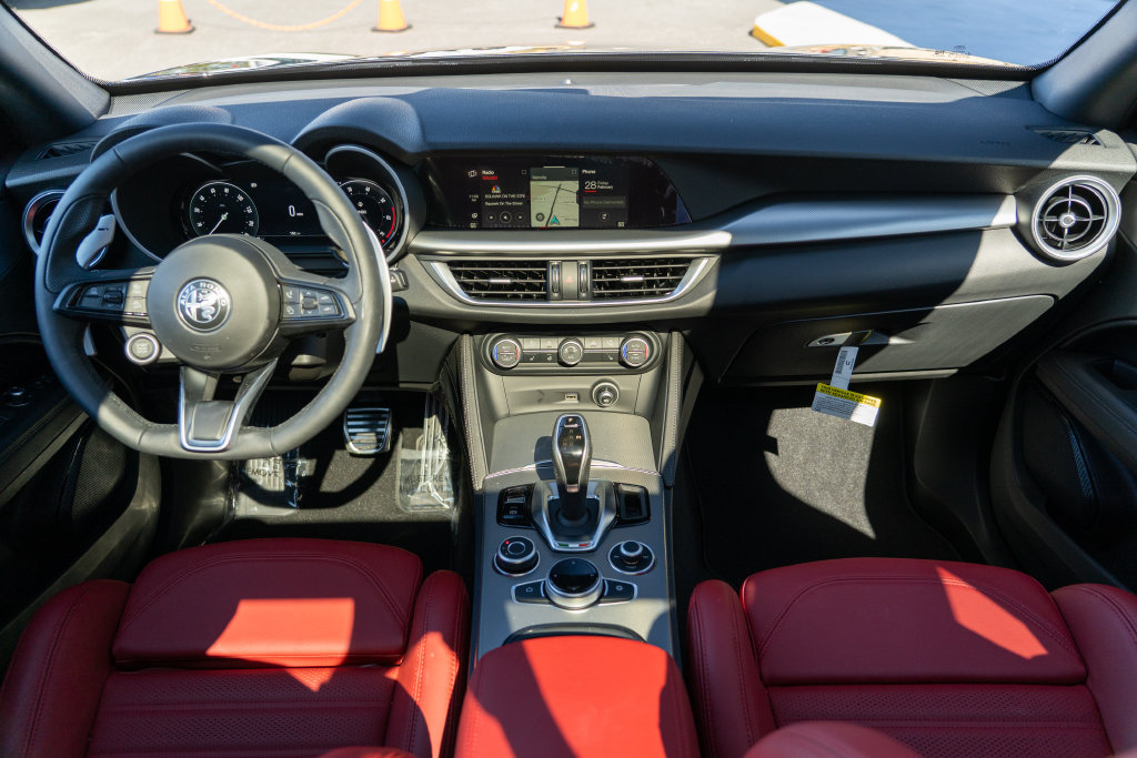 New 2025 Alfa Romeo Stelvio Sprint AWD/4WD image 22