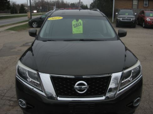 Used 2015 Nissan Pathfinder image 2
