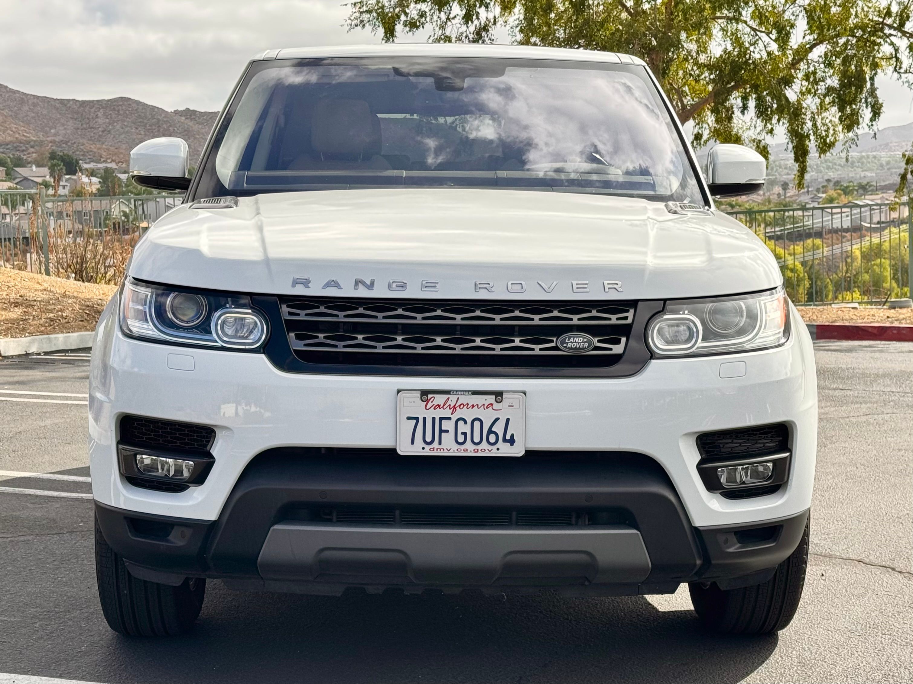 Used 2016 Land Rover Range Rover Sport SE AWD/4WD image 2