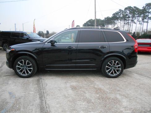 Used 2017 Volvo XC90 T6 Momentum image 1