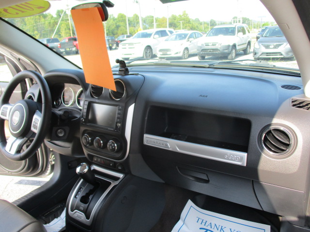 Used 2015 Jeep Compass 4WD Latitude image 31