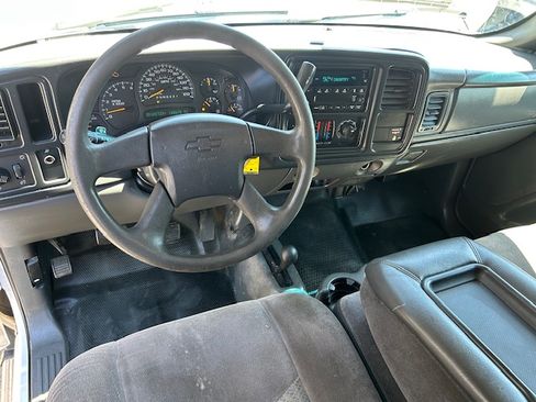 Used 2006 Chevrolet Silverado 2500 4x4 Regular Cab image 13