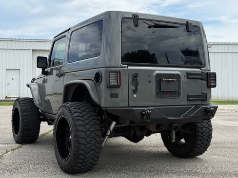 Used 2016 Jeep Wrangler 75th Anniversary AWD/4WD image 40