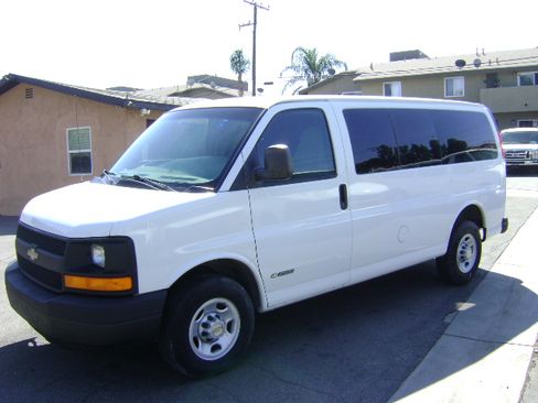 Used 2003 Chevrolet Express 2500 image 4