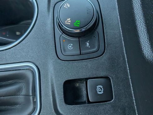 Used 2022 Chevrolet Traverse LS image 14