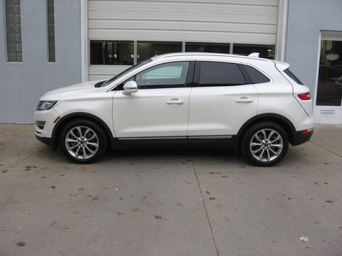 Used 2017 Lincoln MKC Select image 3