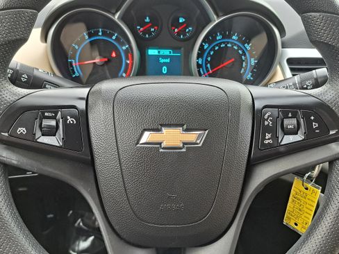 Used 2015 Chevrolet Cruze LT image 17