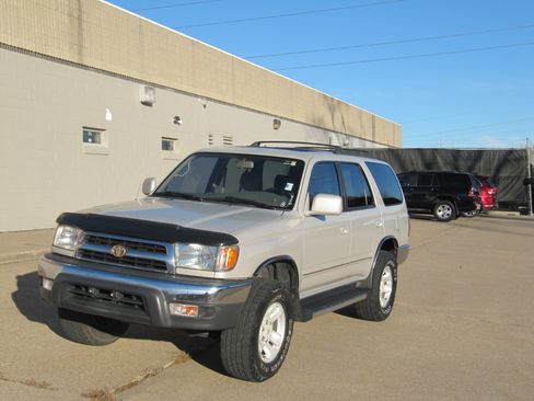 Used 1999 Toyota 4Runner SR5 Premium image 2