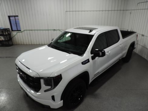 Used 2025 GMC Sierra 1500 Elevation image 24