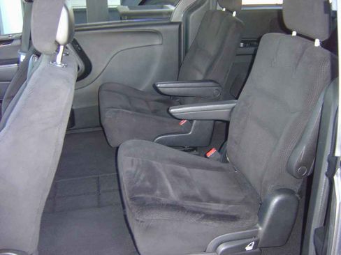 Used 2014 Dodge Grand Caravan SE image 10