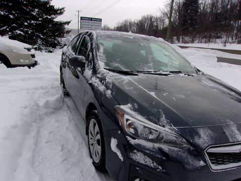 Used 2017 Subaru Impreza 2.0i image 3
