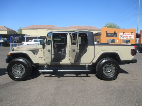Used 2020 Jeep Gladiator Overland image 14