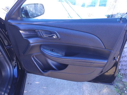 Used 2016 Chevrolet Malibu LT image 11