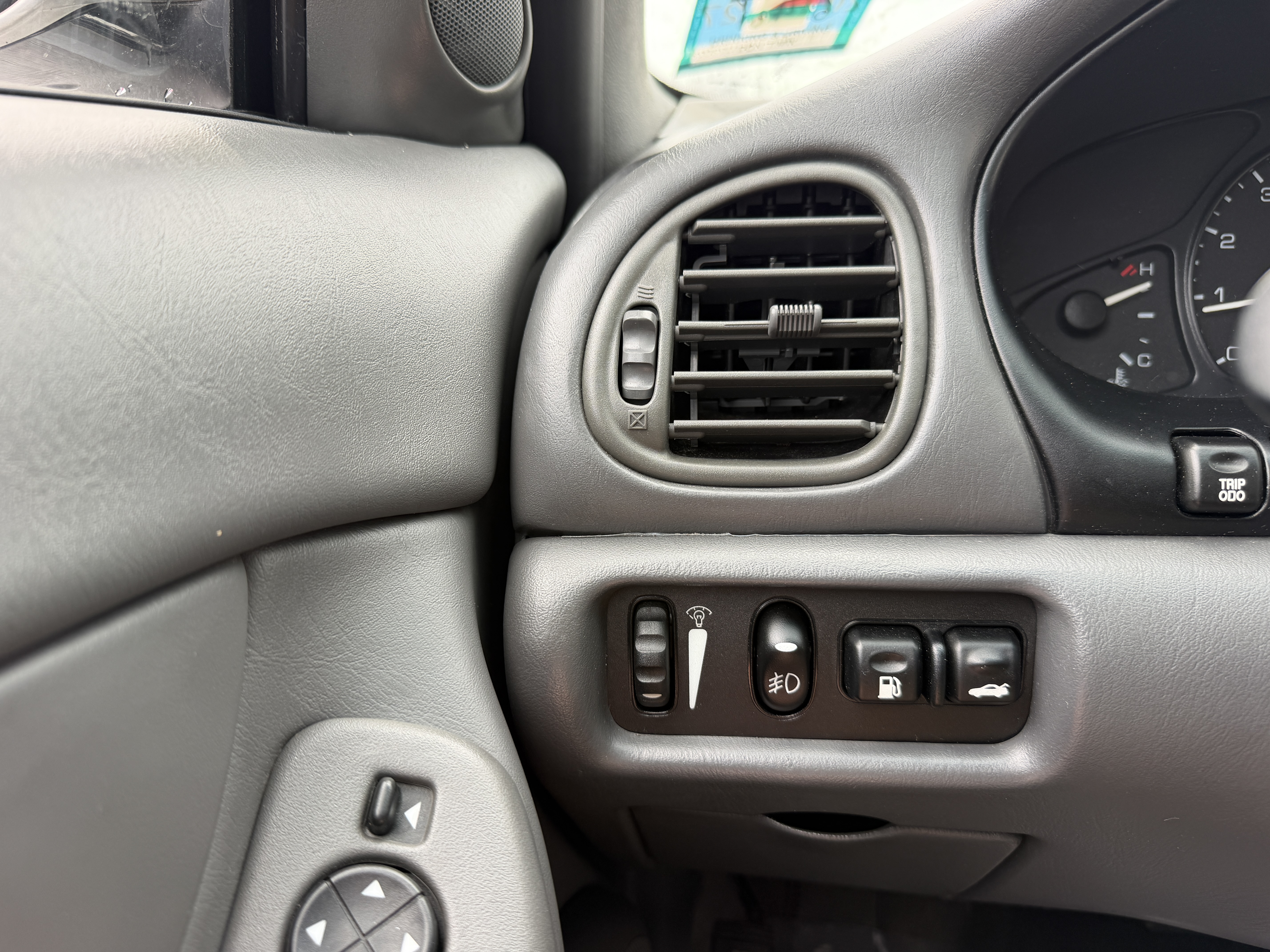 Used 2000 Oldsmobile Intrigue GL FWD image 6