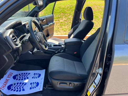 Used 2022 Toyota Tacoma TRD Off-Road image 14