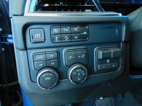 New 2026 Chevrolet Suburban Premier image 20