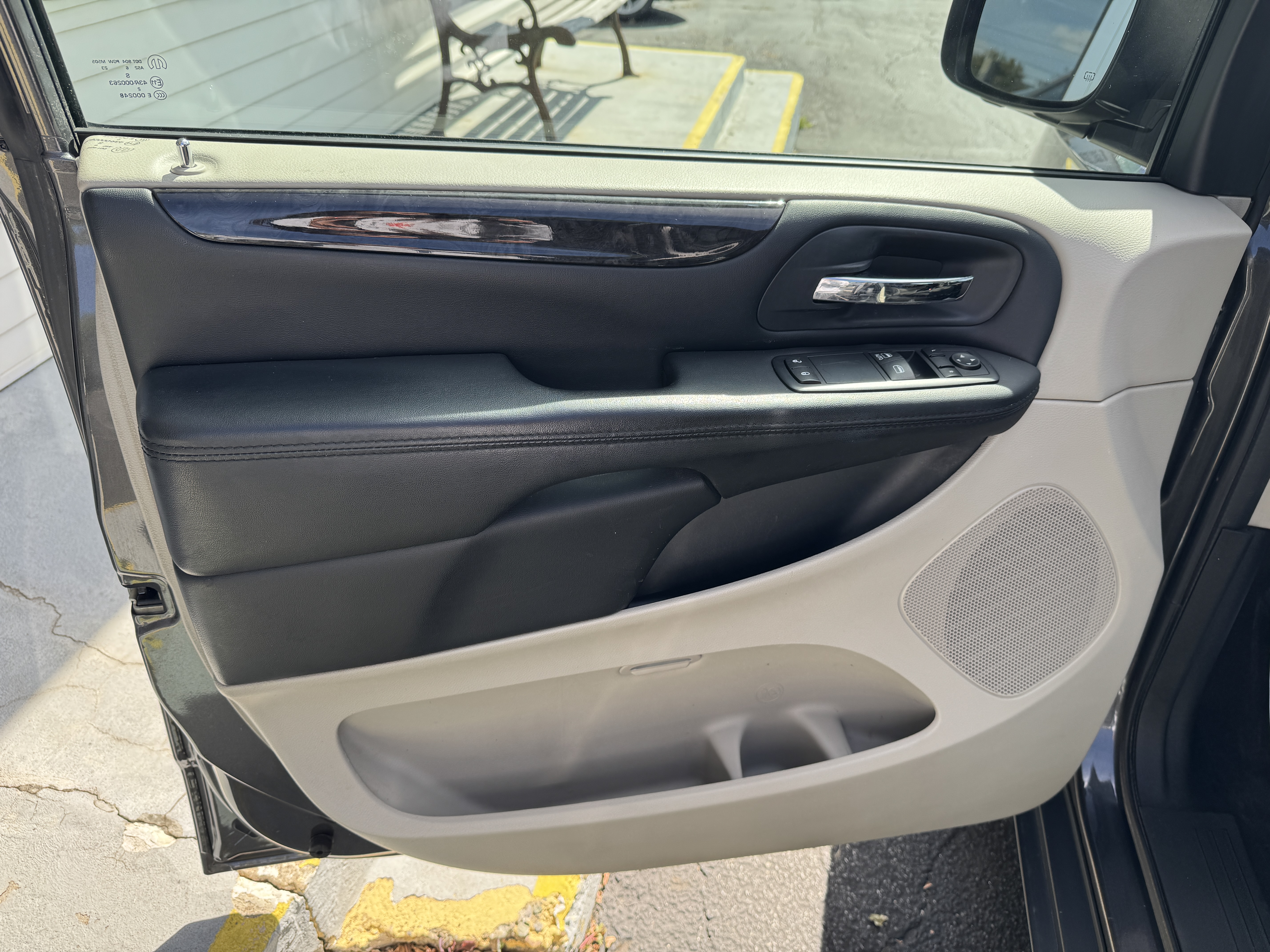 Used 2016 Dodge Grand Caravan American Value Package FWD image 9