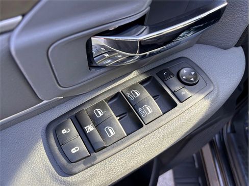 Used 2017 RAM 1500 Classic SLT image 18