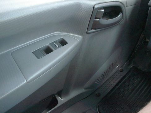 Used 2019 Isuzu NPR RWD image 18