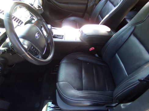 Used 2011 Ford Taurus SEL FWD image 12
