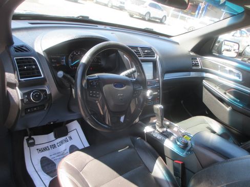 Used 2017 Ford Explorer Sport XLT image 5