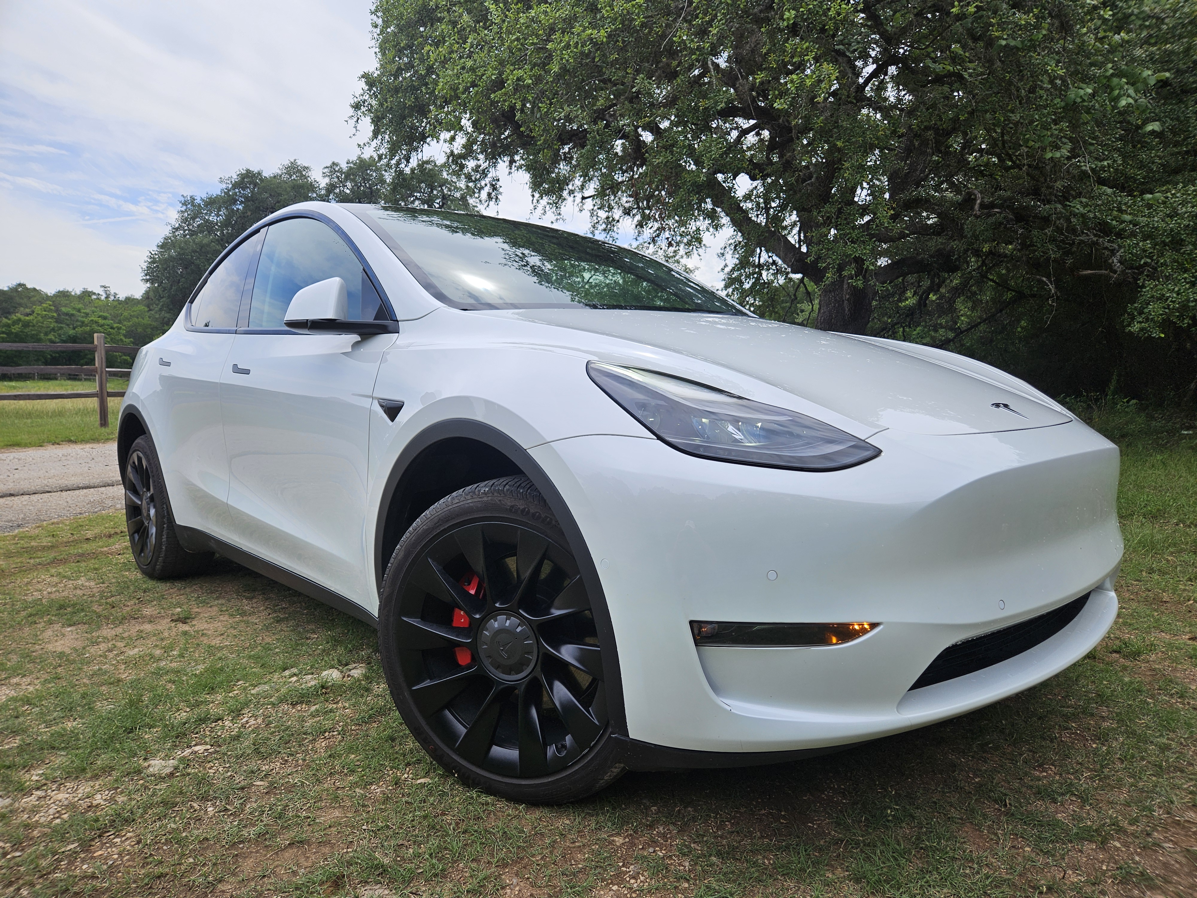 Used 2022 Tesla Model Y Performance AWD/4WD image 2