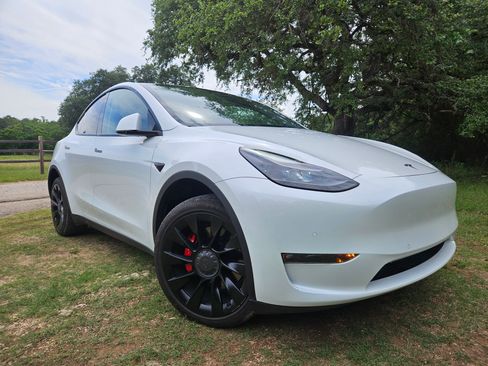 Used 2022 Tesla Model Y Performance AWD/4WD image 2