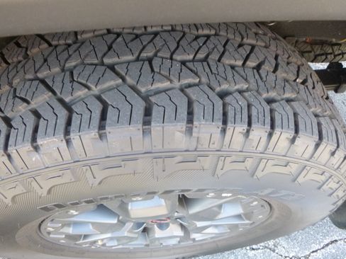 Used 2024 Nissan Frontier 4x4 Crew Cab image 10