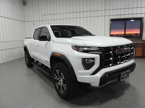 Used 2024 GMC Canyon AT4 image 7