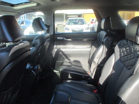 Used 2022 Hyundai Palisade Limited FWD image 12
