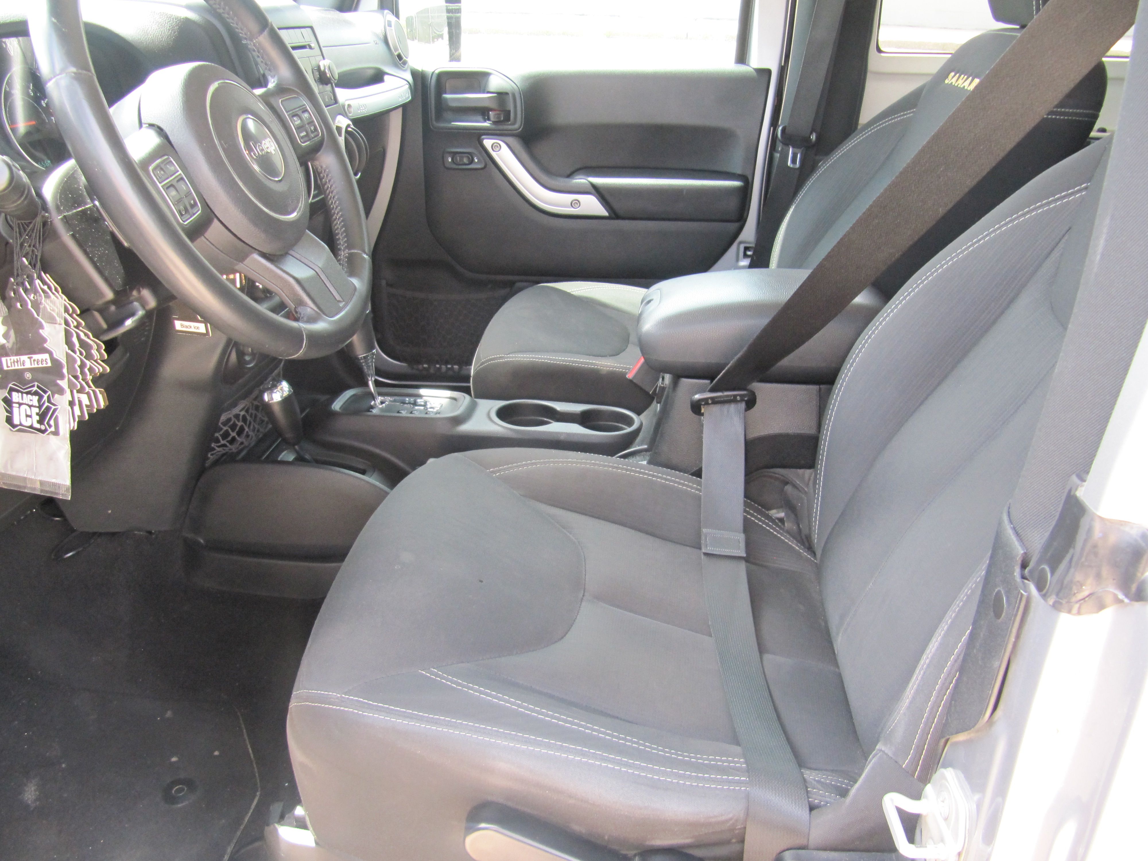 Used 2015 Jeep Wrangler 4WD Sahara image 13