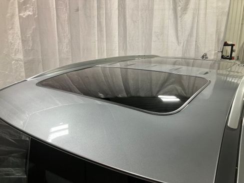 Used 2023 Buick Enclave Essence image 7