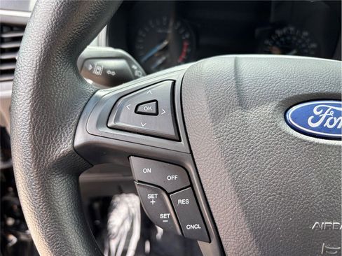 Used 2020 Ford Edge SE image 24