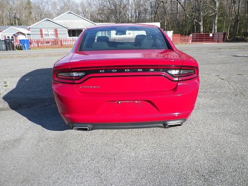 Used 2016 Dodge Charger SE RWD image 3