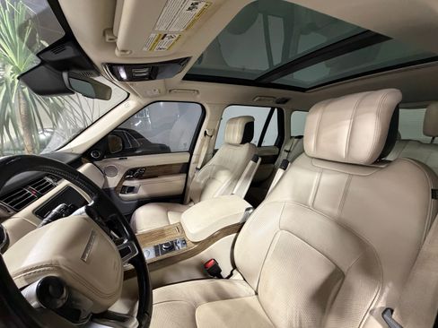 Used 2019 Land Rover Range Rover HSE image 18