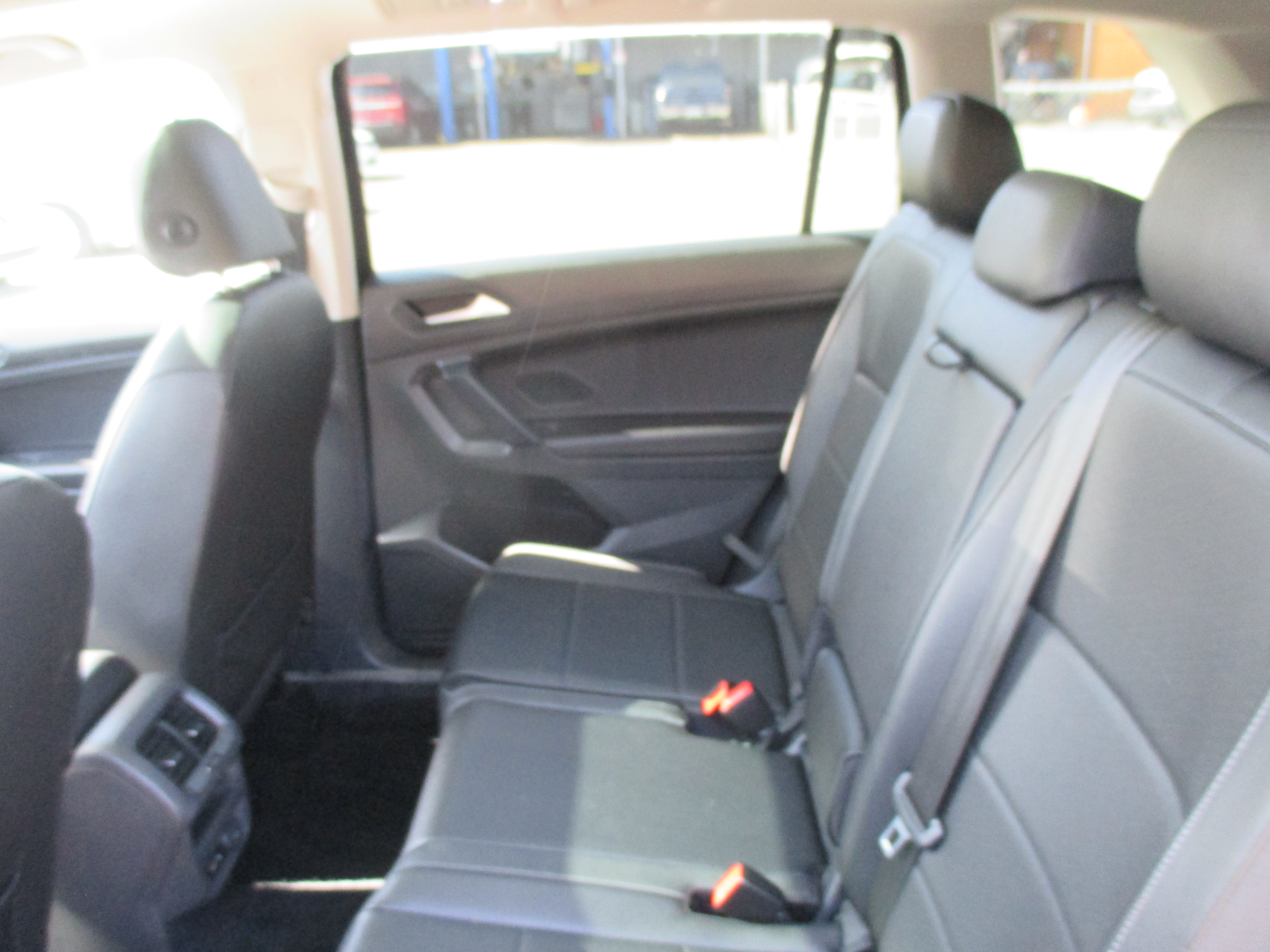 Used 2019 Volkswagen Tiguan FWD image 13