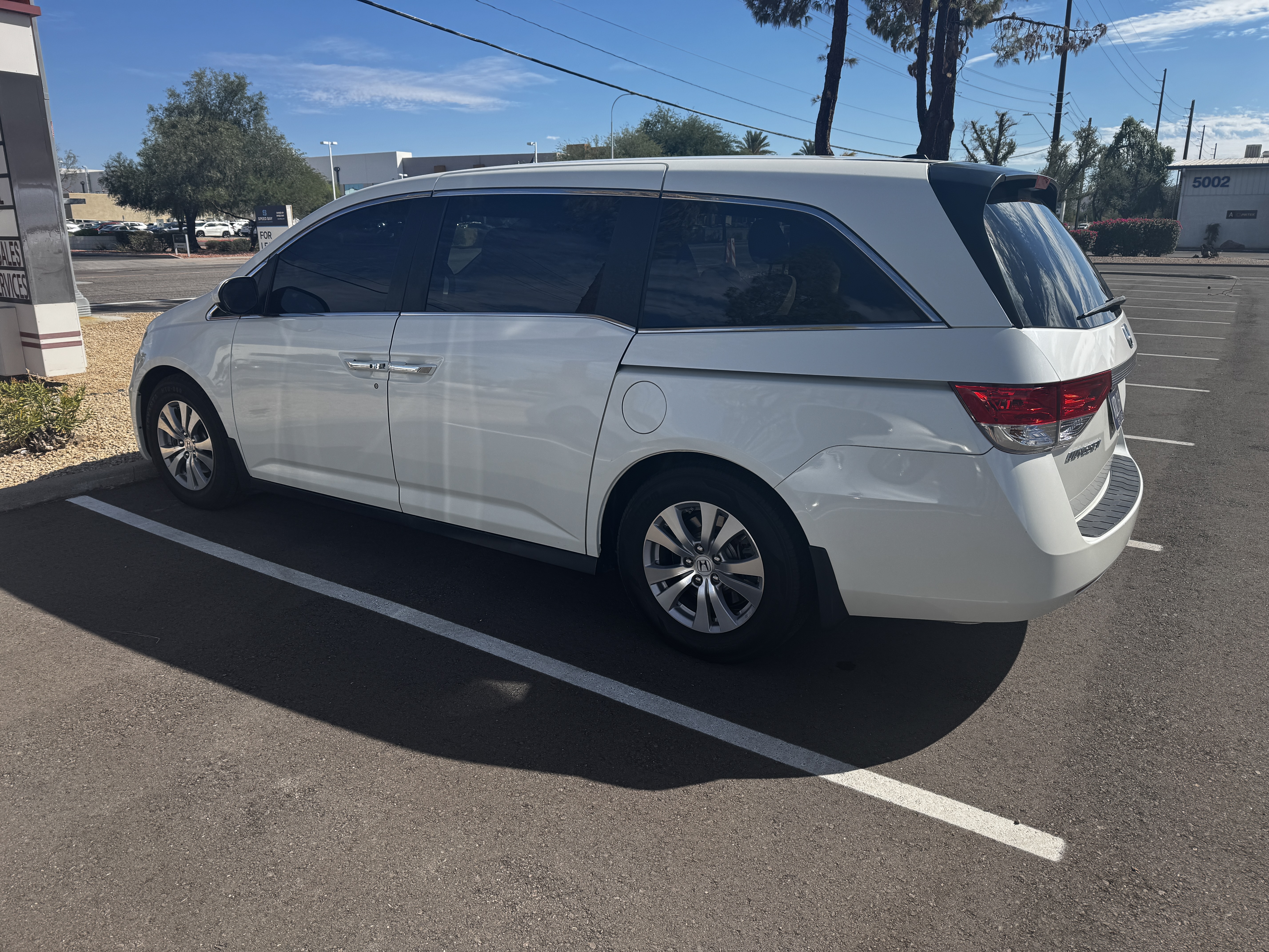 Used 2017 Honda Odyssey SE image 3