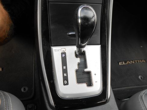 Used 2011 Hyundai Elantra FWD image 15