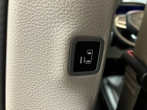 Used 2024 Chrysler Pacifica Touring-L image 21