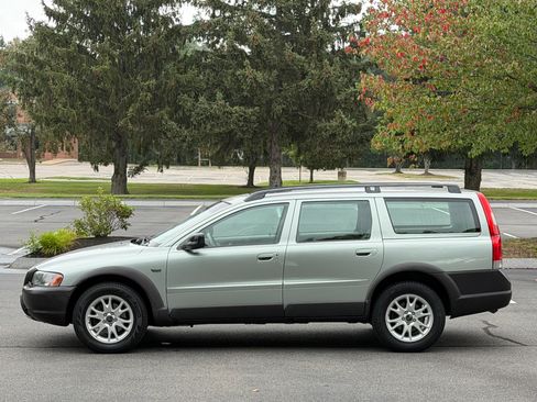 Used 2004 Volvo XC70 UNAVAIL AWD/4WD image 2