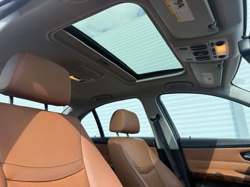 Used 2011 BMW 328i xDrive image 10