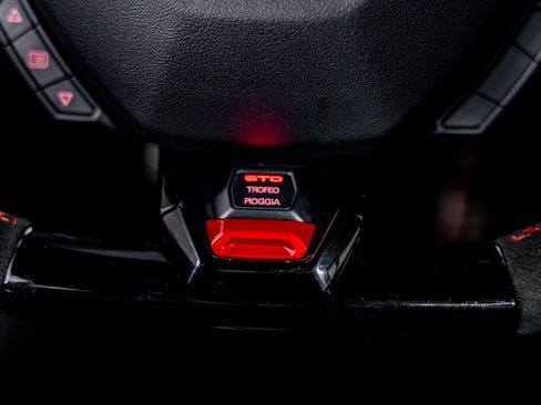 Used 2023 Lamborghini Huracan STO image 15