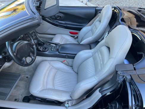 Used 2003 Chevrolet Corvette image 25