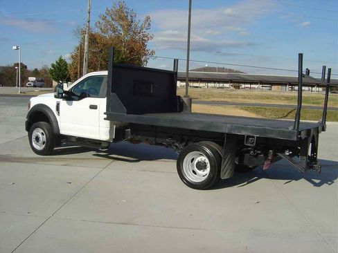 Used 2018 Ford F550 image 3