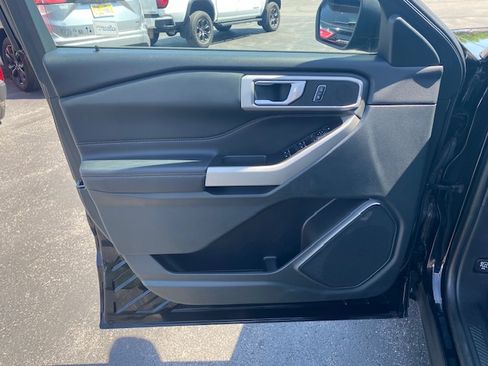 Used 2024 Ford Explorer 4WD XLT image 12