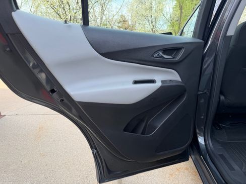 Used 2018 Chevrolet Equinox LS FWD image 11