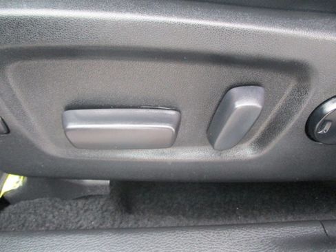 Used 2018 Toyota Highlander XLE image 19