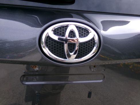 Used 2016 Toyota RAV4 XLE image 8